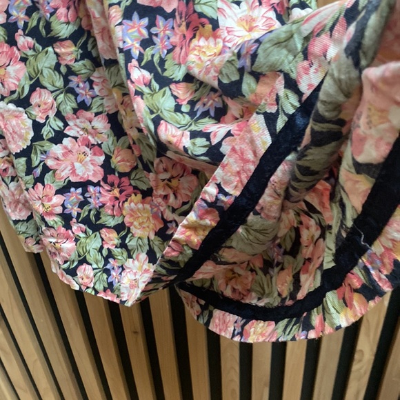 Gorgeous floral midi vintage skirt with pockets - Picture 6 of 7